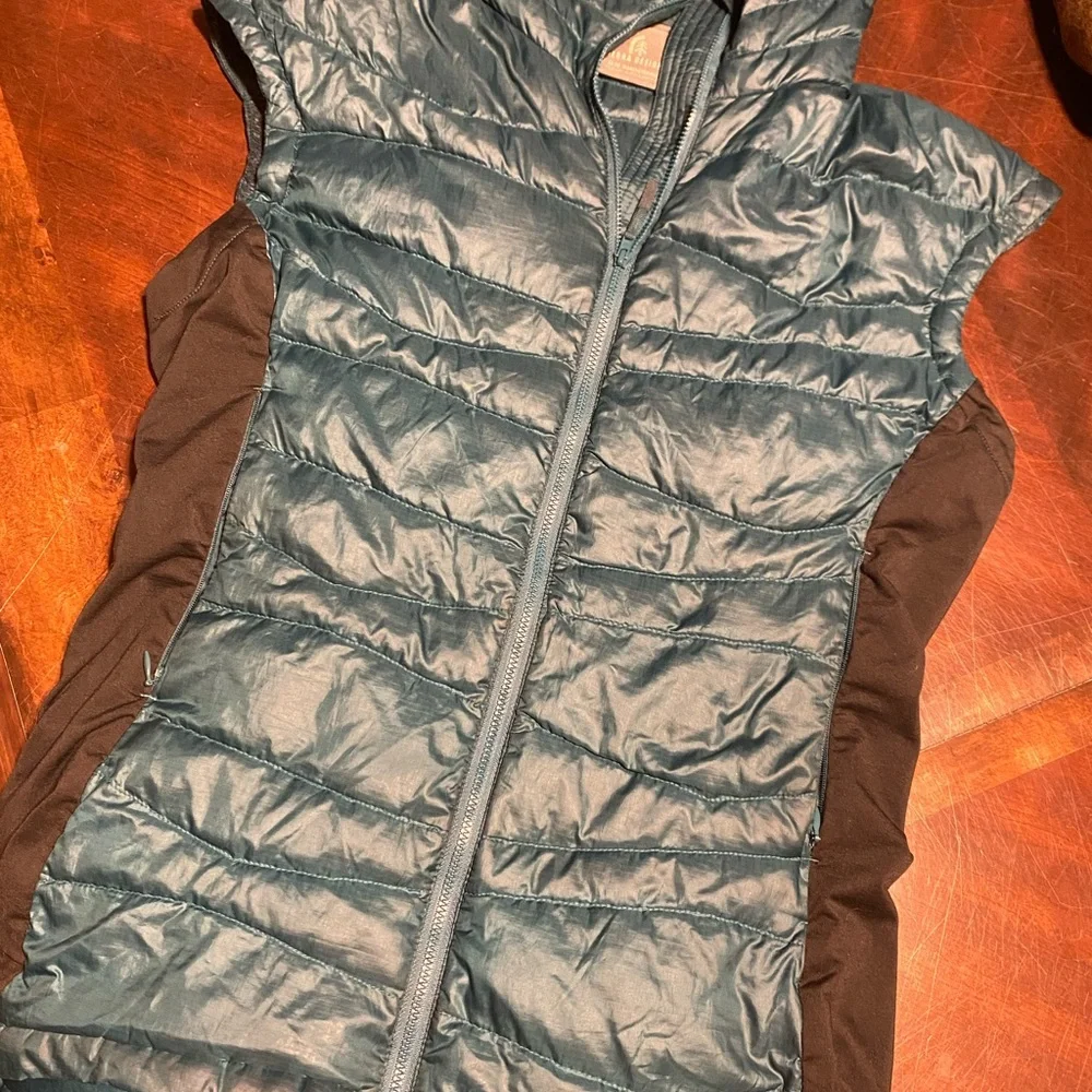 Women's Quilted Hooded Vest - Teal - Picture 3 of 6